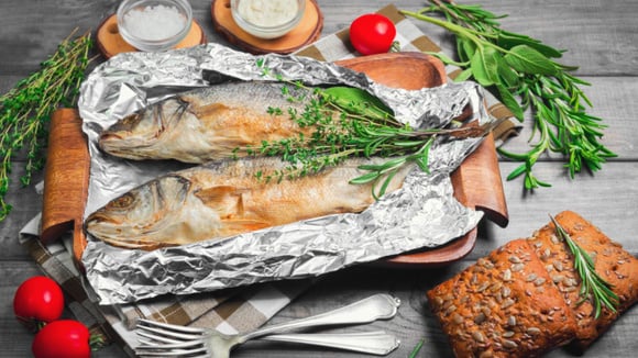 Peixe frito na airfryer com papel alumínio: é perigoso ou dá para fazer e fica bom?