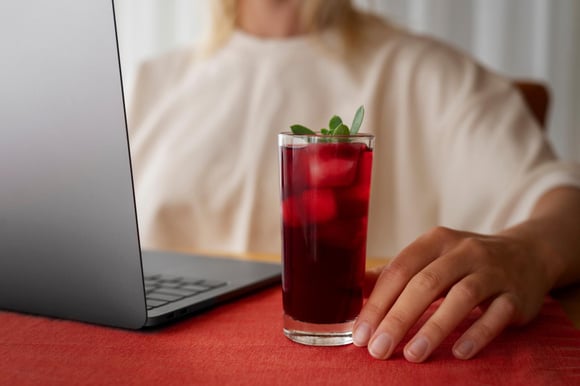 5 bebidas energéticas que vão te acordar de manhã (que não são café)