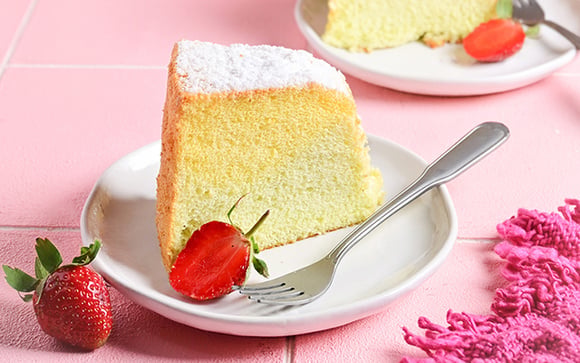 Sem leite, sem óleo, sem farinha e sem fermento: o bolo nuvem mais fácil do mundo só precisa de 3 ingredientes e fica perfeito com cafezinho!