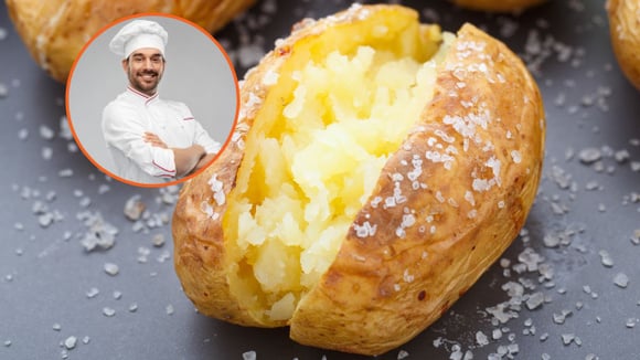 Truque de chef para cozinhar batatas com casca crocante em 20 minutos no forno