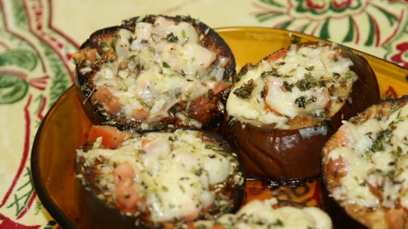 Essa berinjela com queijo rende cerca de 20 porções para que todos possam aproveitá-la o quanto quiser! (Créditos: TudoGostoso/Luciana Boury)