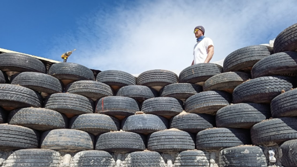 O projeto é surpreendente. (Créditos: earthship/ media@earthship.com)