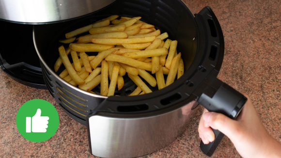 Não esqueça essa etapa ao preparar batatas na airfryer para que cada batata frita fique perfeitamente dourada
