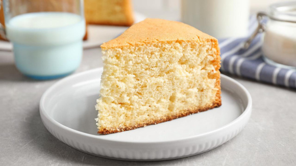 O bolo pão-de-ló é superversátil para incrementar como quiser (Créditos: TudoGostoso)