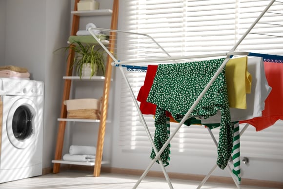 O truque muito simples dos noruegueses para secar a roupa em cinco minutos: método eficiente poupa energia e reduz custos da casa