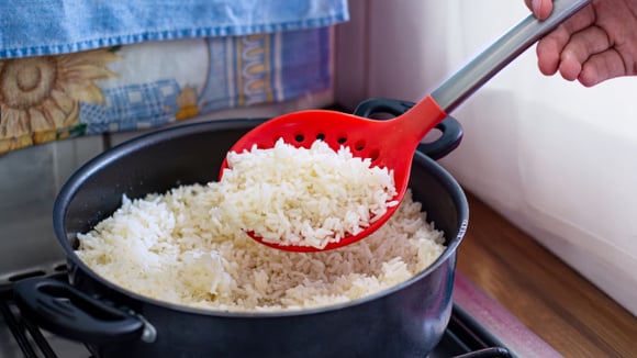 Os chefs concordam: este é o segredo para deixar o arroz soltinho e com grãos perfeitos