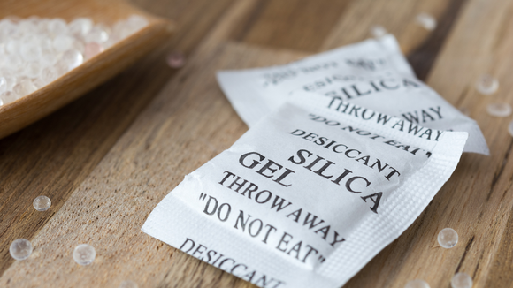Se você tem sachês de sílica em casa, você tem um tesouro: veja 9 novos usos incríveis para o sílica gel