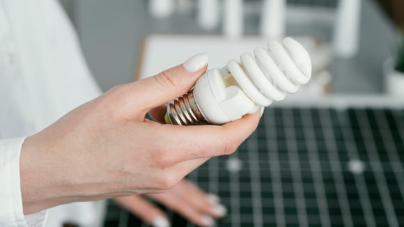 Esse é um problema muito comum quando se trata do uso de lâmpadas LED (Créditos: Magnific)