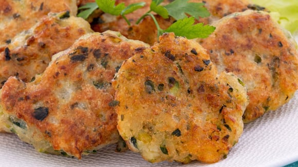 Receita de bolinhos de acelga sem fritar: TudoGostoso ensina o petisquinho fácil de fazer, perfeito para beliscar e cheio de nutrientes!