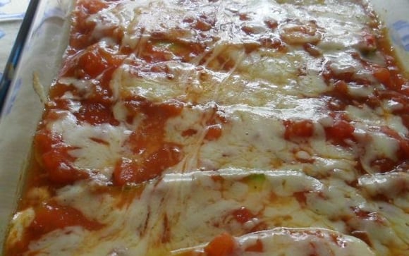 A abobrinha de forno tem tudo que você precisa para o jantar: sabor, nutrientes e praticidade (Créditos: TudoGostoso/Caroline de Lima)