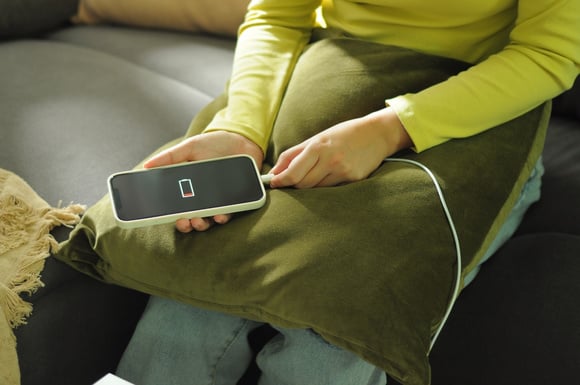 Cuidado: você pode estar cometendo este erro ao carregar o celular e nem percebe