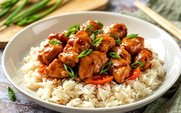Frango agridoce com pegada oriental e que cabe na dieta: receitinha perfeita para almoço ou jantar