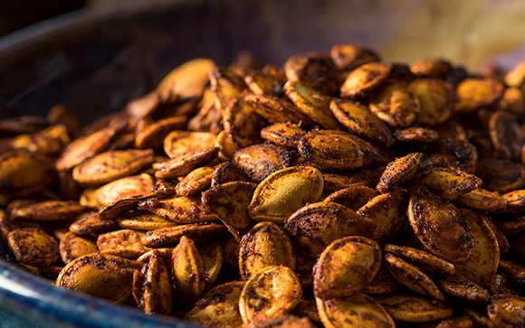 Antes de jogar as sementes de abóbora fora, veja no TudoGostoso como prepará-las na airfryer