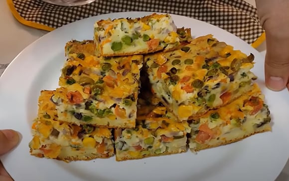 A torta de legumes de liquidificador que salvou o jantar da minha família: eu como bem e ninguém reclama do recheio!