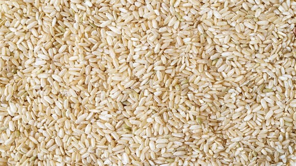 Pequenos ajustes no preparo mudam o resultado do arroz (Foto: Shutterstock)