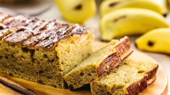 Bolo de banana com aveia na airfryer para economizar gás e nem precisar abrir o forno