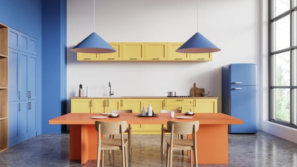 Maximalismo, cores vibrantes e contraste ditam as apostas da plataforma na decoração em 2025 (Créditos: Shutterstock)