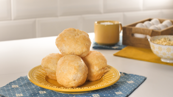 O lanche favorito dos meus filhos é esse pão de queijo de liquidificador, fica pronto rapidinho e é muuuuito gostoso!