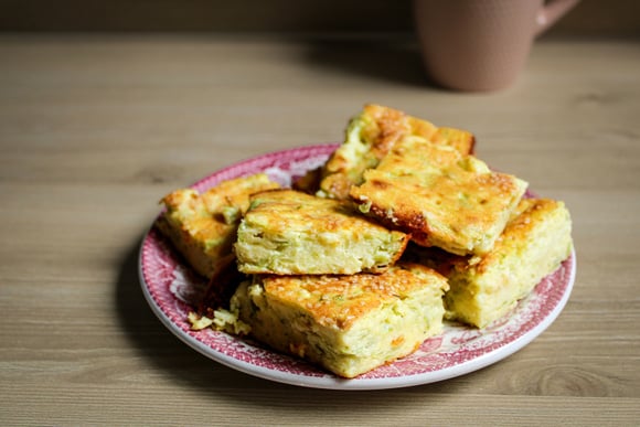 Nem farinha, nem glúten: torta de abobrinha pronta em minutos com poucos ingredientes e perfeita para qualquer hora