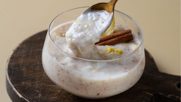 Descobri uma forma diferente de fazer arroz-doce e virou minha sobremesa preferida da semana