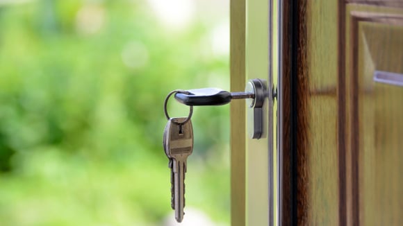 Veja o que fazer para deixar a sua casa mais segura à noite (Créditos: Pexels)