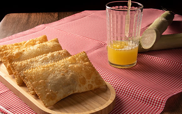 Pastel sem glúten e sem lactose? É possível e fica muito crocante se usar esta receita especial