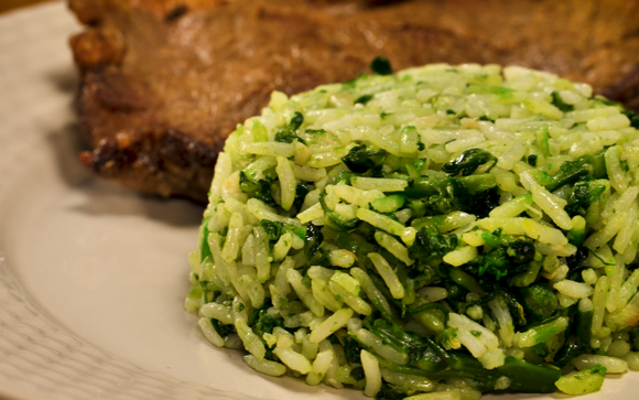 O arroz de brócolis é ótimo para ter mais nutrientes em um acompanhamento versátil (Créditos: TudoGostoso)