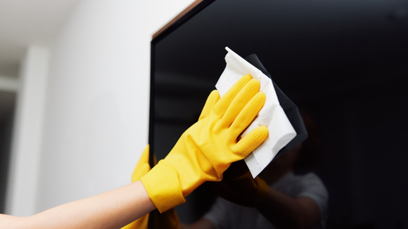 Telas e aparelhos eletrônicos precisam de cuidado redobrado com a limpeza. (créditos: Shutterstock)