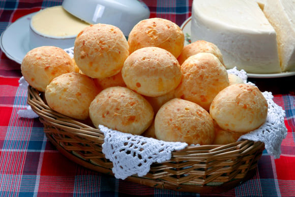 Pão de queijo feito com tapioca é a receita perfeita para um café da manhã diferenciado