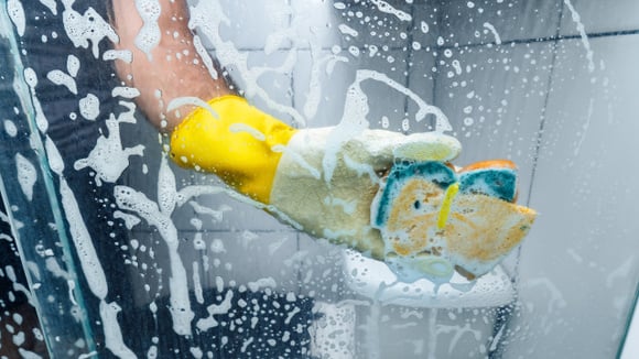 Produtos caseiros resolvem boa parte da faxina do dia a dia (Foto: Shutterstock)