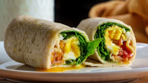 Sem glúten e com proteína: a receita de wrap que mudou o meu café da manhã para sempre (e é muito simples de fazer!)