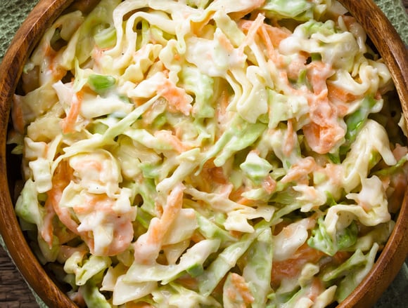 Salada de repolho agridoce pronta em 5 minutos vai se tornar a sua receita favorita com a verdura!