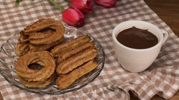 Sem fritar e sem farinha de trigo: mini churros crocante de aveia é fácil de fazer e fica melhor que o tradicional