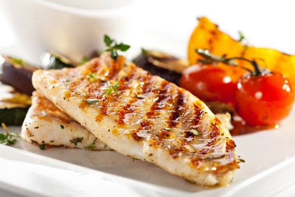 Comer peixe te deixa mais inteligente? Saiba os efeitos do alimento no seu cérebro