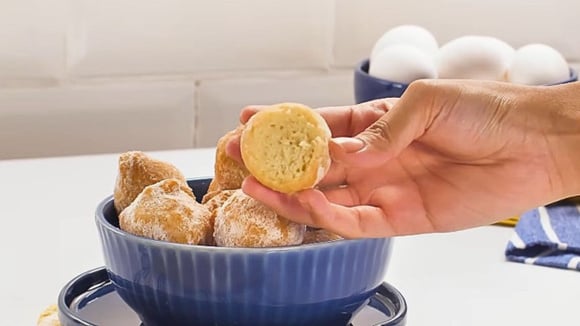 Massa desse bolinho fica macia e muito saborosa (Créditos: TudoGostoso)