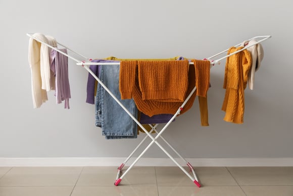 Esses são os 6 truques para acelerar a secagem de roupa no inverno