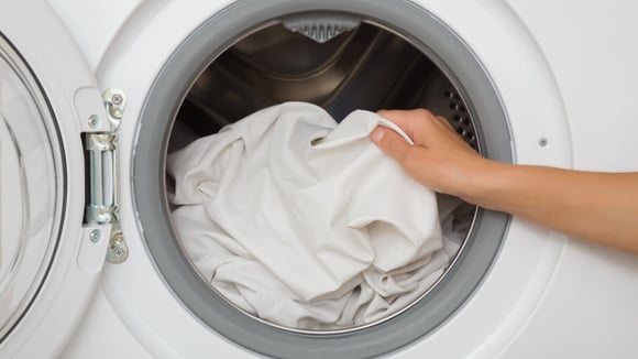 Veja outras dicas que podem te ajudar a resolver esse problema comum com os lençóis (Créditos: Shutterstock)