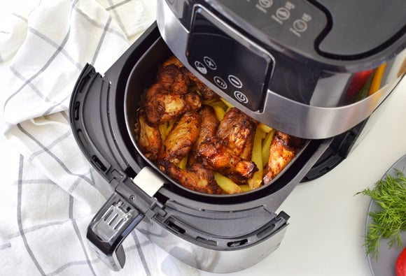 4.4 derruba o preço da air fryer gigante da Gradiente com quase 60% OFF e cupom extra