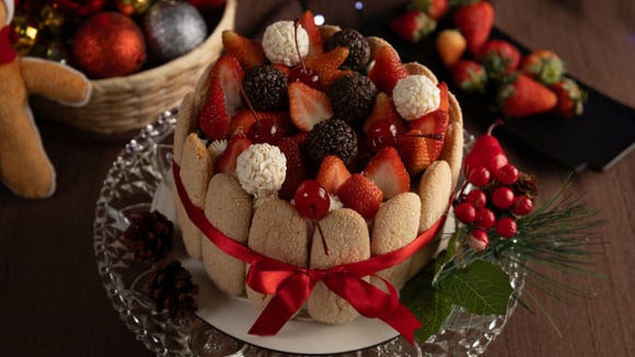 Charlotte de morango é a sobremesa para surpreender todo mundo no Natal: me senti um chef de cozinha quando vi o resultado