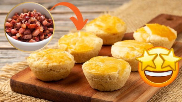 Empadinha de bacon com massa que derrete na boca e fácil de fazer é a receita perfeita pro lanche