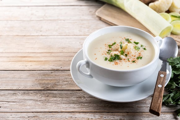 Pouca gente sabe, mas esse vegetal barato pode deixar sua sopa muito mais cremosa sem precisar de creme de leite