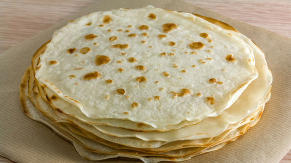 Como fazer tortillas caseiras: a receita de frigideira com 4 ingredientes que fica pronta em segundos