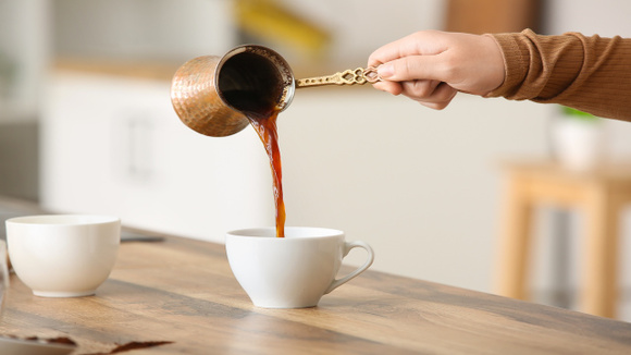 Esse é o horário que você deve tomar a última xícara de café do dia se quiser dormir bem a noite