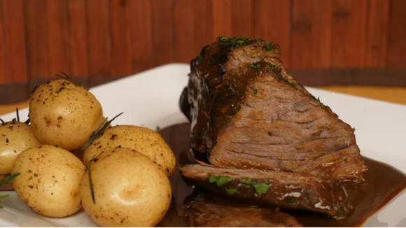 Carne macia e desmanchando sem esforço: aprenda no TudoGostoso como fazer maminha na pressão com cerveja preta