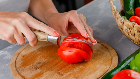 Usar uma variedade de tomates vai te ajudar a garantir uma receita ainda mais saborosa (Créditos: Magnific)