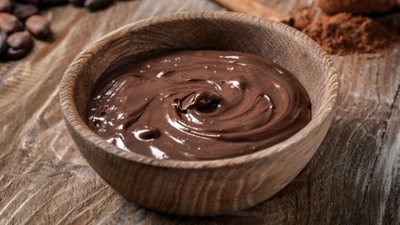 Um ovo de Páscoa com brigadeiro de café é de dar água na boca (Créditos: Shutterstock)