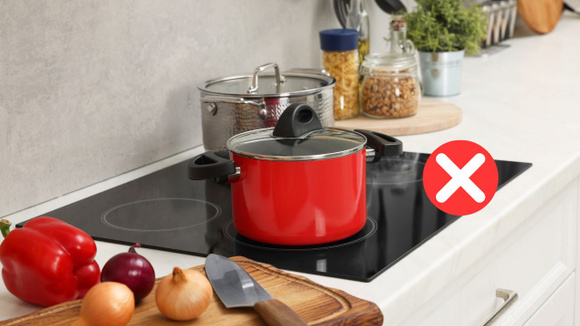 Adeus cooktop tradicional: essa tendência que parece mágica, deixa a cozinha moderna e tecnológica