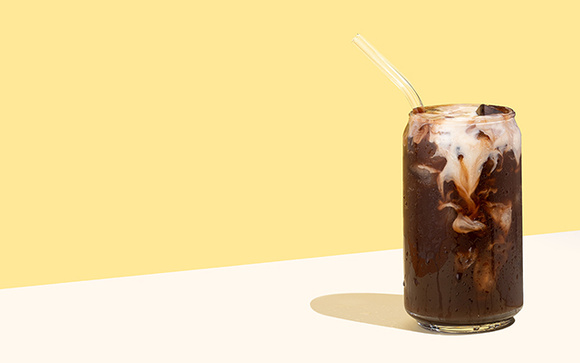 Por que os cafés enlatados são piores para você do que você imagina
