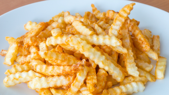 O truque do vinagre que os restaurantes não contam: batata frita sequinha e crocante na textura perfeita se faz assim