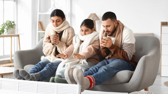 A temperatura caiu! 5 achadinhos indispensáveis para enfrentar o frio com mais conforto em casa